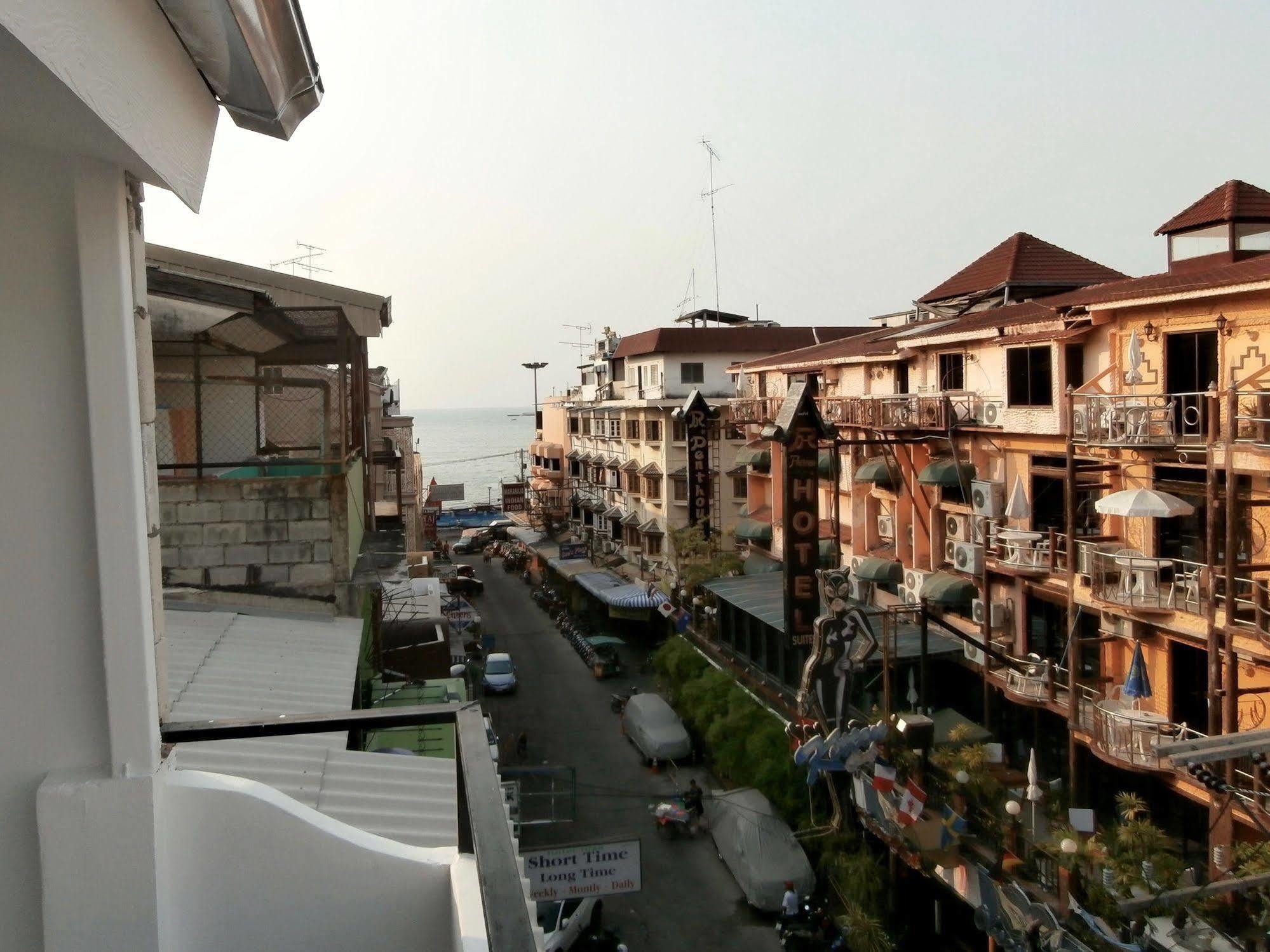 The Classroom Hotel Pattaya Εξωτερικό φωτογραφία