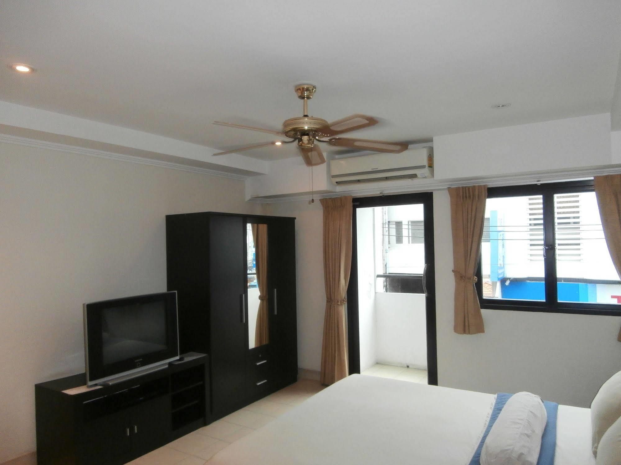The Classroom Hotel Pattaya Εξωτερικό φωτογραφία