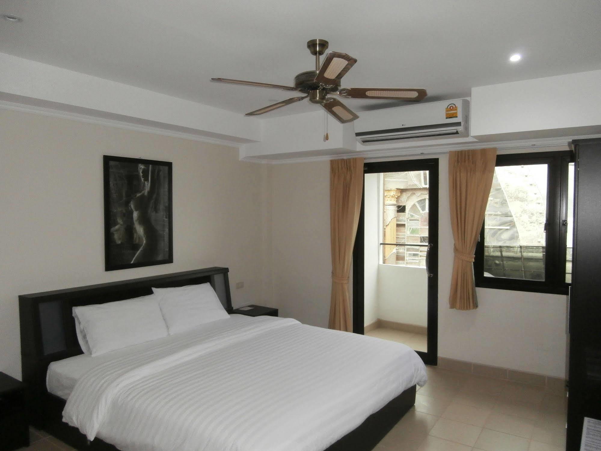 The Classroom Hotel Pattaya Εξωτερικό φωτογραφία